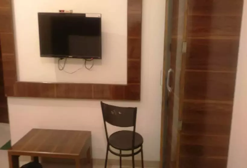 ホテル Shri Krishna