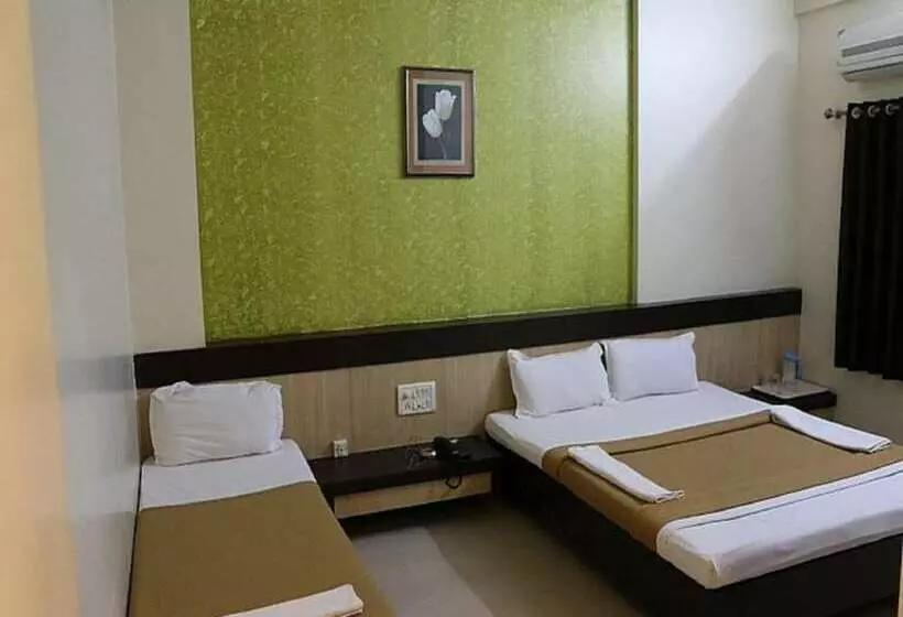 ホテル Shri Krishna