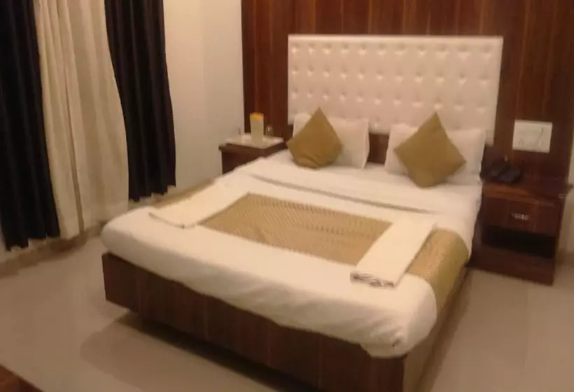 ホテル Shri Krishna