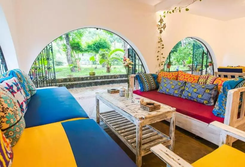 پانسیون Footprints House