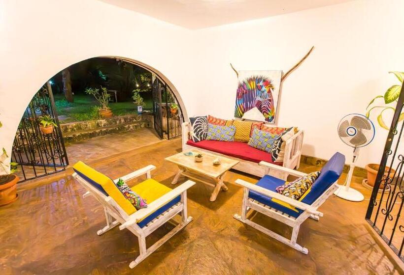 پانسیون Footprints House