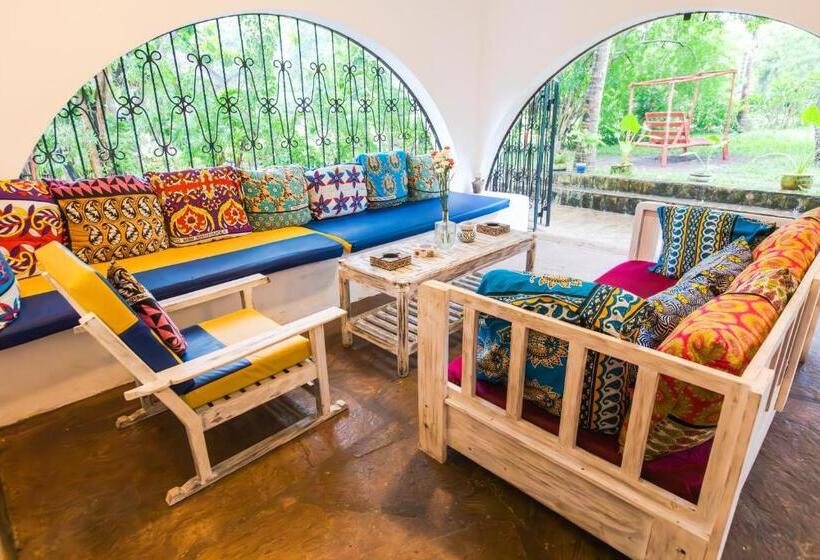 پانسیون Footprints House