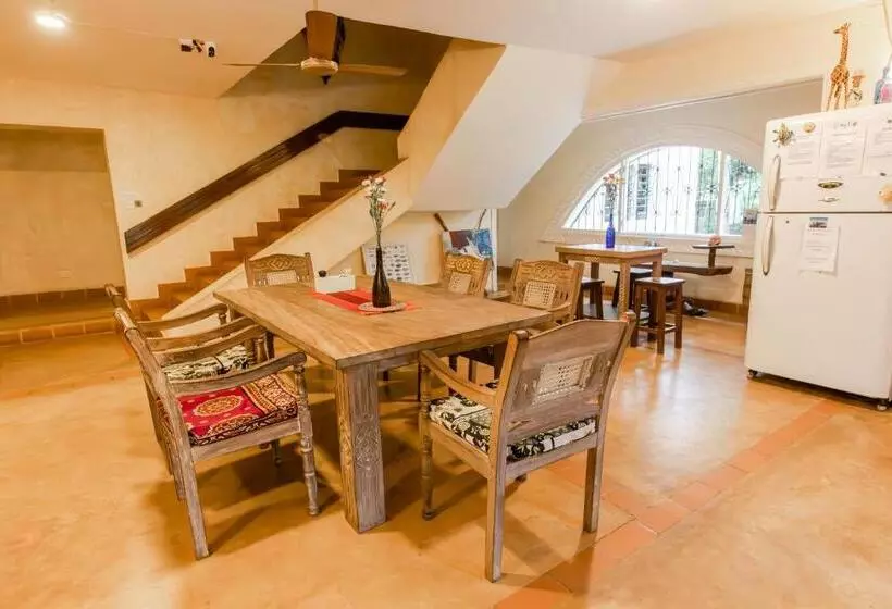 پانسیون Footprints House