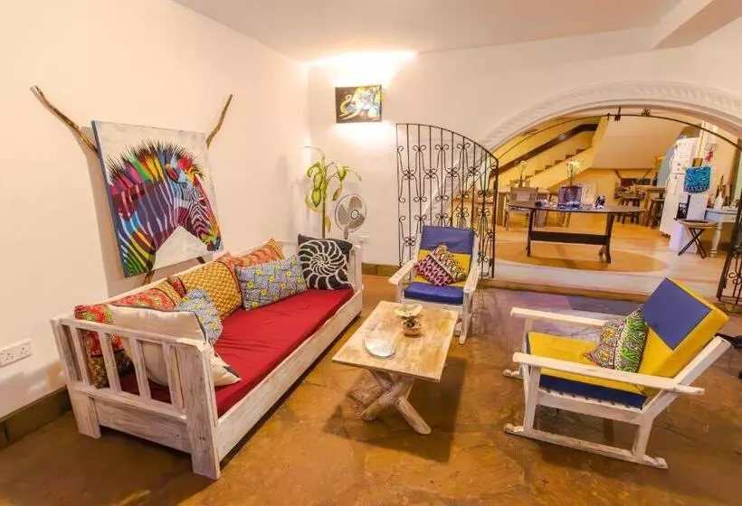 پانسیون Footprints House