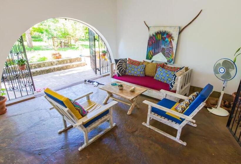 پانسیون Footprints House