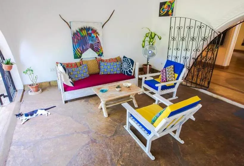 پانسیون Footprints House