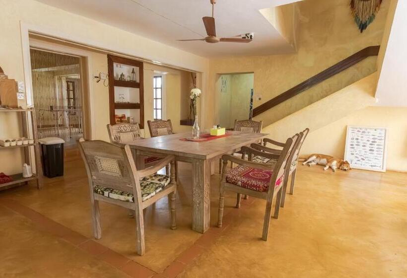 پانسیون Footprints House