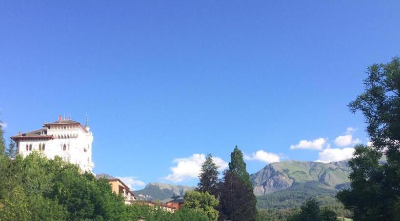 تختخواب و صبحانه Le Val D'ailleurs