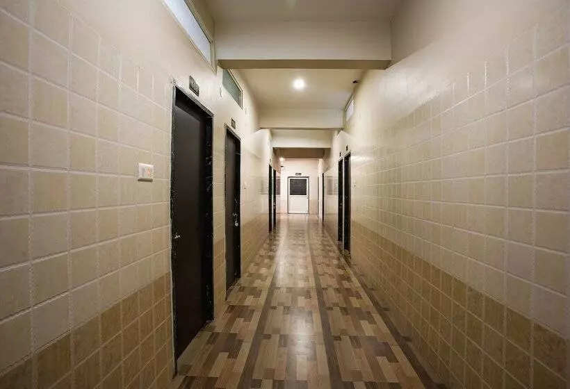 ホテル Spot On 23725 Jay Shanti Palace
