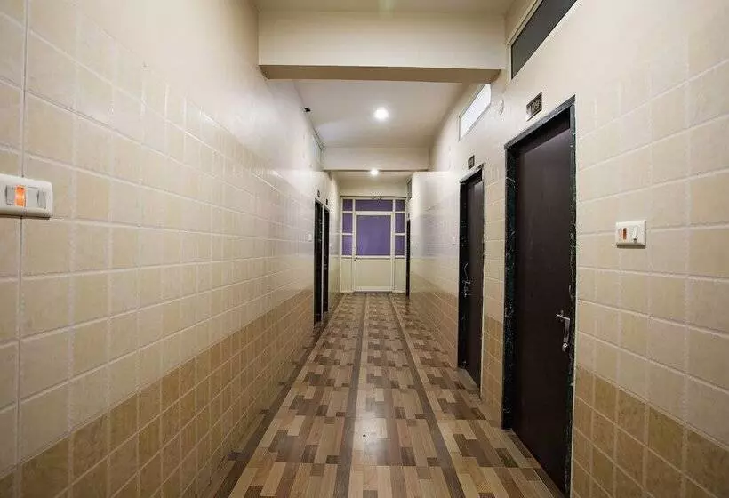 ホテル Spot On 23725 Jay Shanti Palace