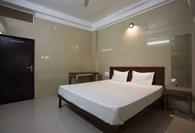 ホテル Spot On 23725 Jay Shanti Palace
