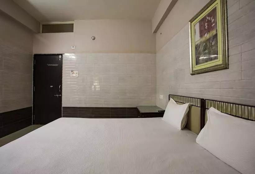 ホテル Spot On 23725 Jay Shanti Palace