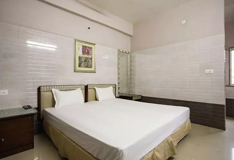 ホテル Spot On 23725 Jay Shanti Palace
