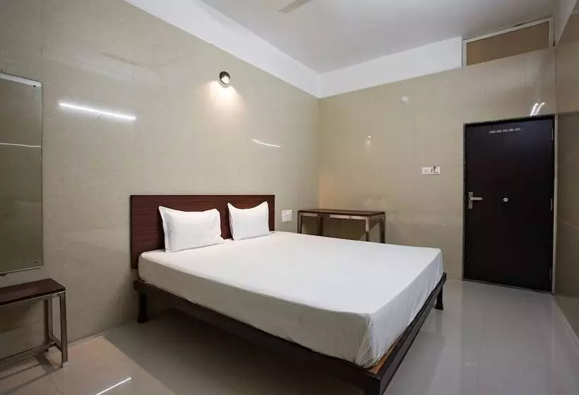 ホテル Spot On 23725 Jay Shanti Palace