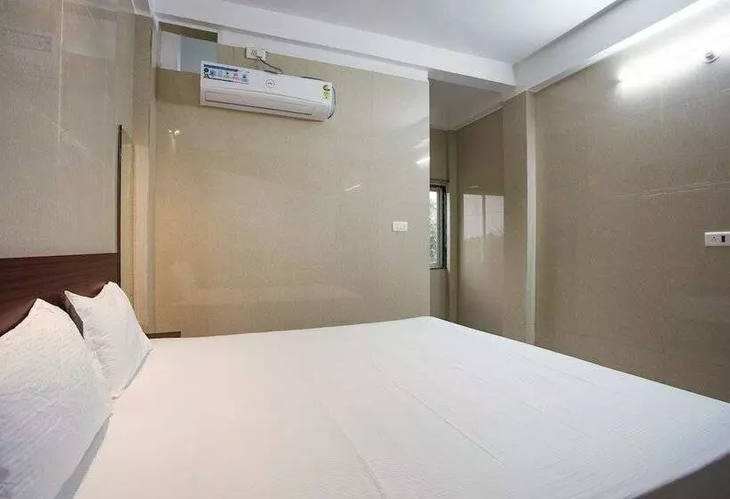 ホテル Spot On 23725 Jay Shanti Palace