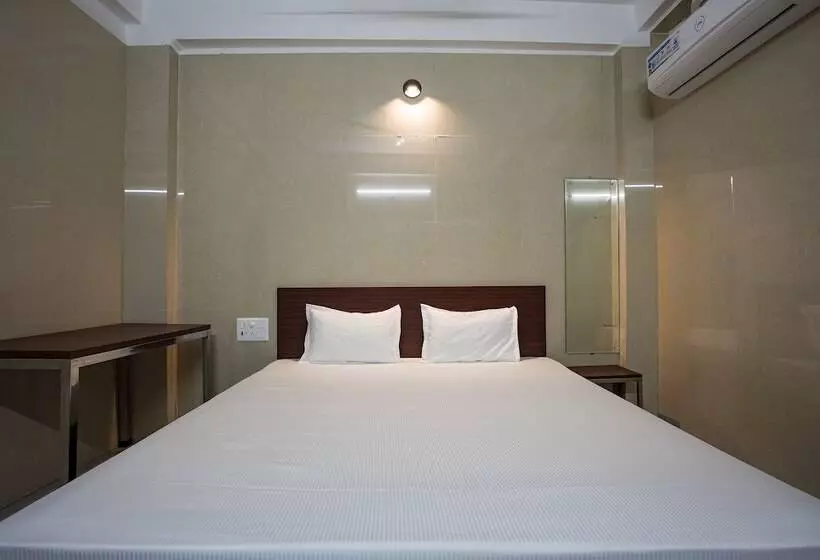 ホテル Spot On 23725 Jay Shanti Palace