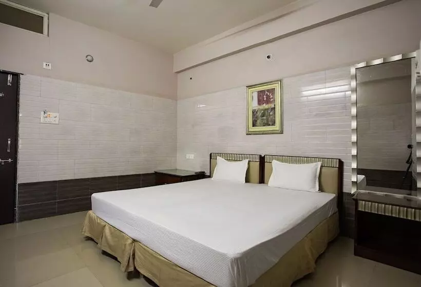 ホテル Spot On 23725 Jay Shanti Palace