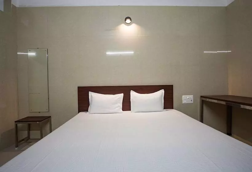 ホテル Spot On 23725 Jay Shanti Palace