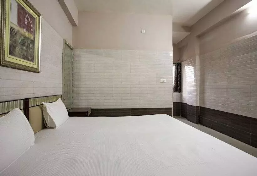 ホテル Spot On 23725 Jay Shanti Palace