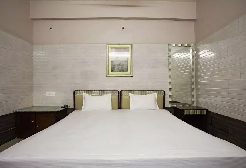ホテル Spot On 23725 Jay Shanti Palace
