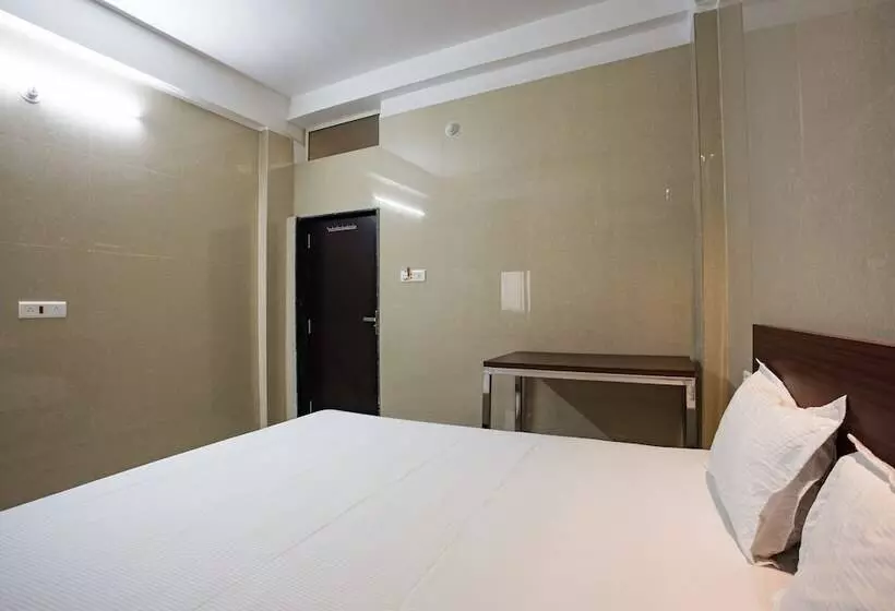 ホテル Spot On 23725 Jay Shanti Palace