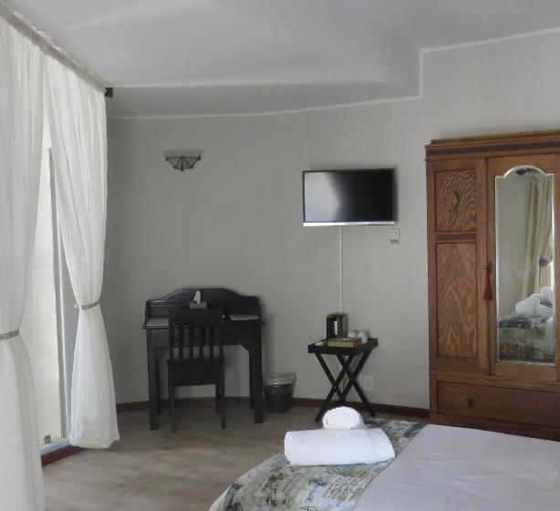 هتل Titanic View Self Catering