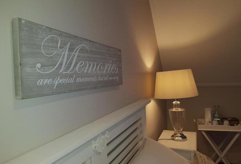 هتل Titanic View Self Catering