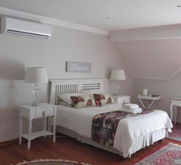 هتل Titanic View Self Catering