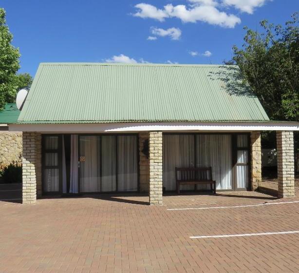 هتل Titanic View Self Catering