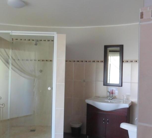 هتل Titanic View Self Catering