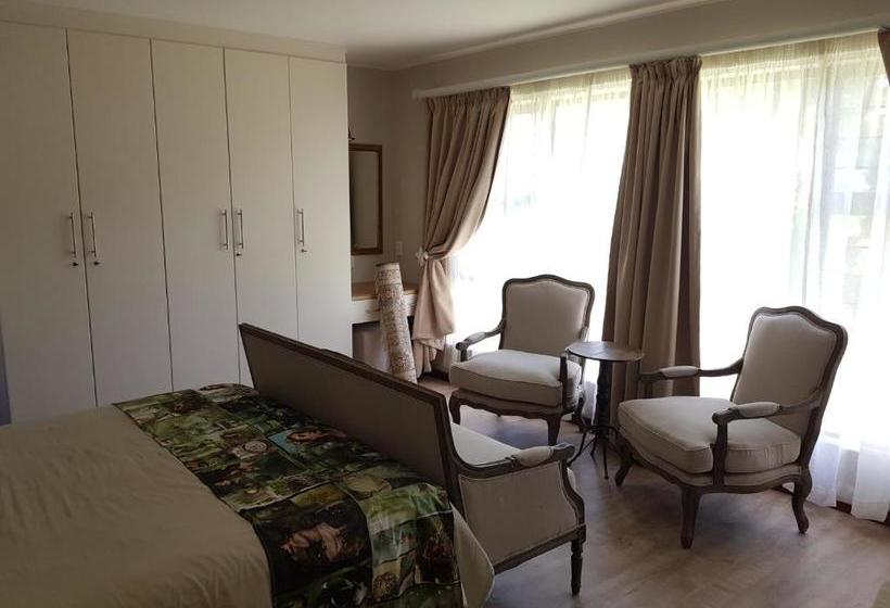 هتل Titanic View Self Catering