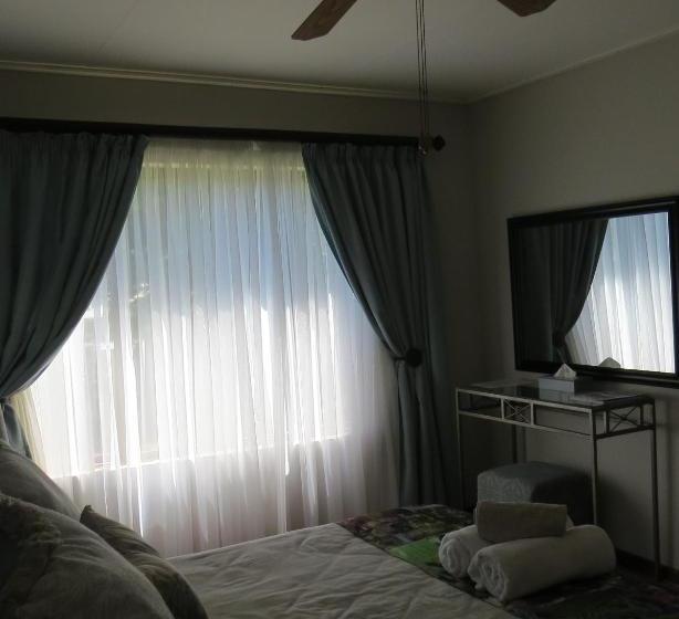 هتل Titanic View Self Catering