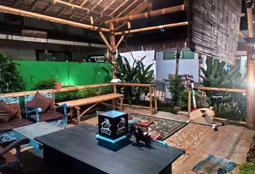 تختخواب و صبحانه Robiu Homestay