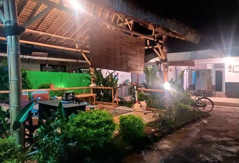 تختخواب و صبحانه Robiu Homestay