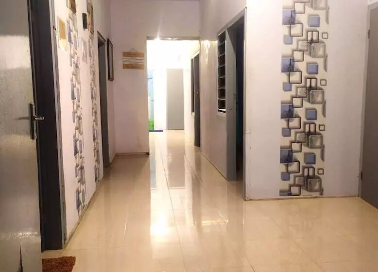 تختخواب و صبحانه Robiu Homestay