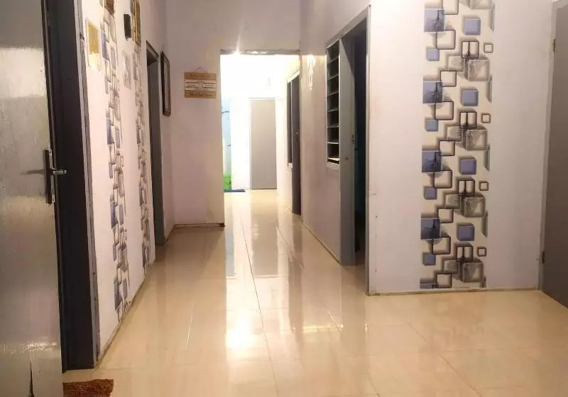 تختخواب و صبحانه Robiu Homestay