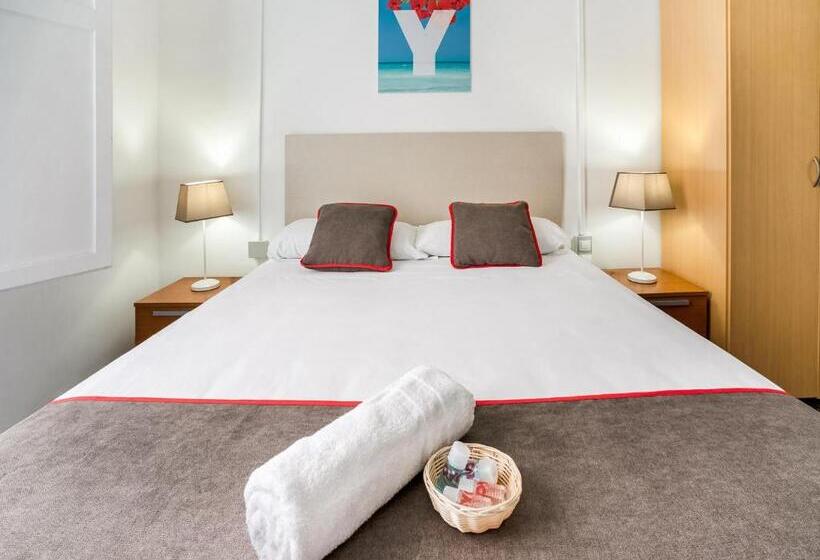 هتل Hostal Patio De La Luna