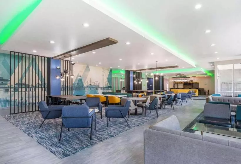 هتل La Quinta Inn & Suites By Wyndham Galveston West Seawall