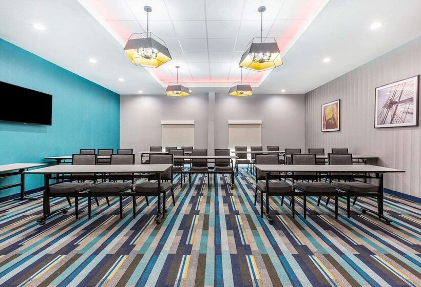 هتل La Quinta Inn & Suites By Wyndham Galveston West Seawall