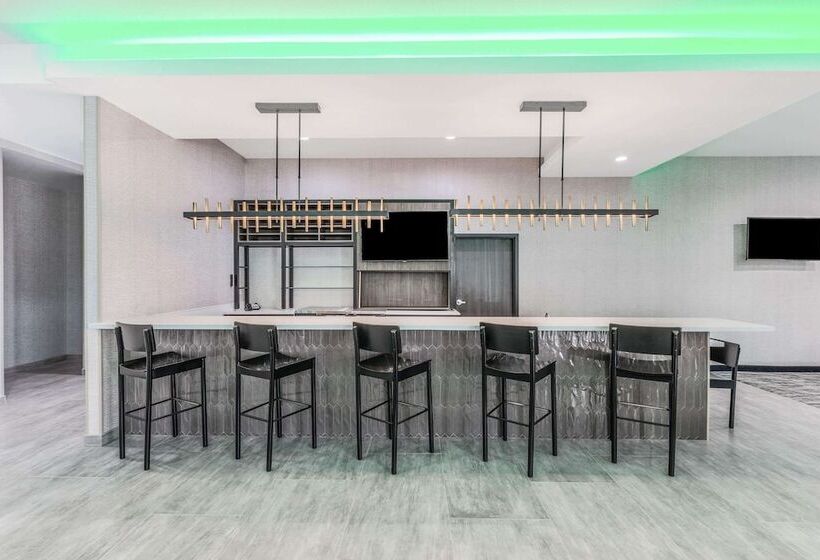 هتل La Quinta Inn & Suites By Wyndham Galveston West Seawall