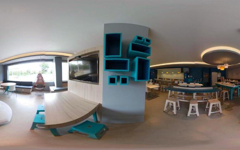 Отель One Tapachula