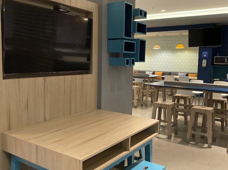 Отель One Tapachula