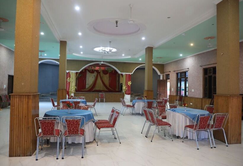 Отель The Woodz