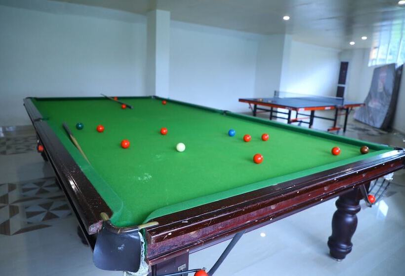 Отель The Woodz