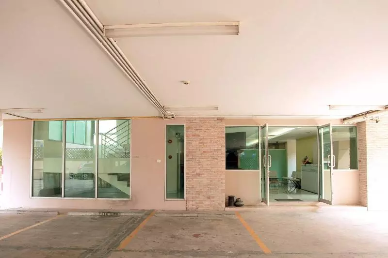 Mee Sook Hotel And Residence