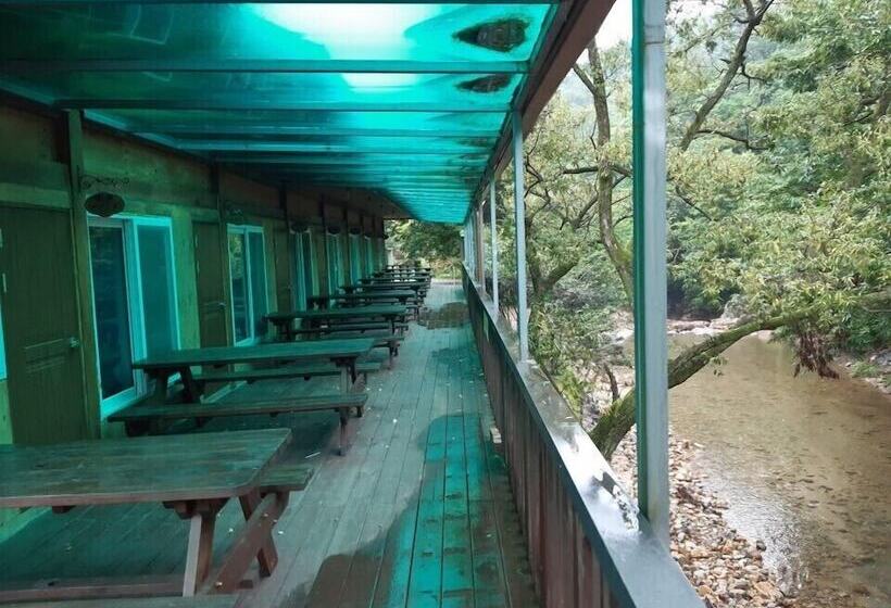 Pensão Gyeongju Log Cabin