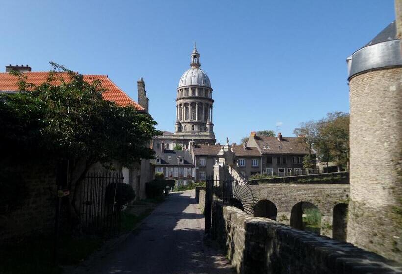 تختخواب و صبحانه La Saint Martinoise