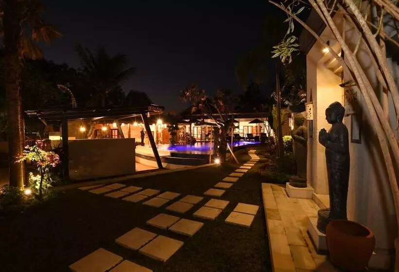 تختخواب و صبحانه Lgood Lembongan Island Villas