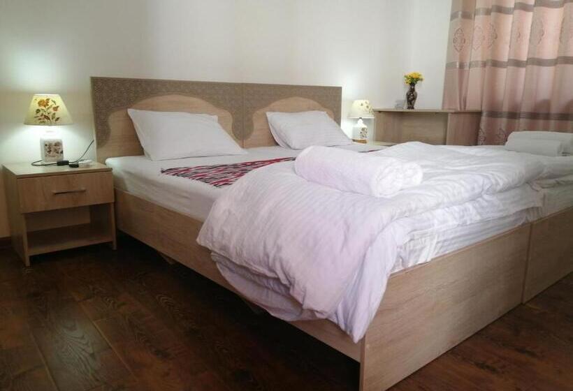 בית מלון כפרי Anis Pari