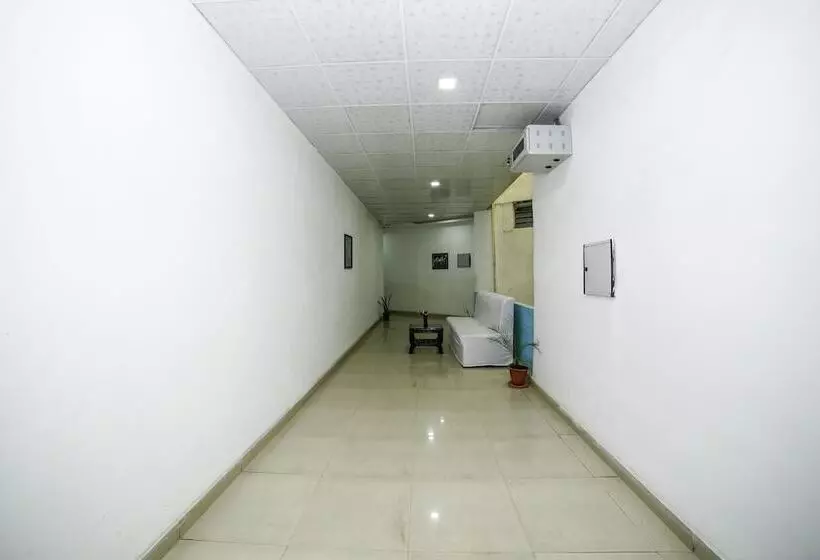 Hotelli C P Palace By Oyo Rooms